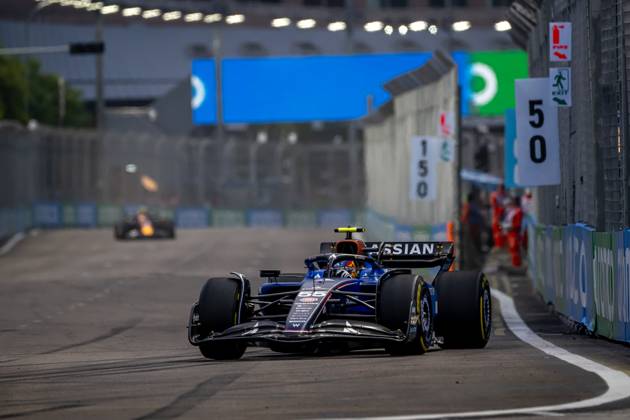 MARINA BAY, SINGAPORE: Carlos Sainz, racing for the Williams Racing team during the 2025 Formula 1 Singapore Grand Prix at the Marina Bay Street Circuit in Marina Bay, Singapore