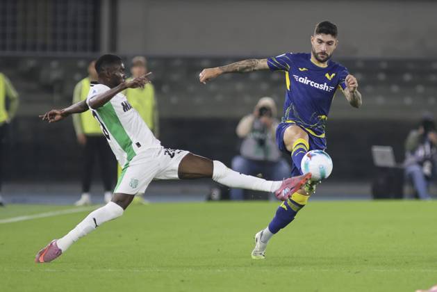 Unai Nunez of Hellas Verona FC battle for the ball during Hellas Verona FC vs US Sassuolo, 6° Serie A Enilive 2025-26 game at Marcantonio Bentegodi stadium in Verona (VR), Italy, on October 03, 2025. Copyright: xDavidexCasentini IPAxSportx xipa-agency.netx xx IPA_66118909 IPA_Agency_IPA66118909