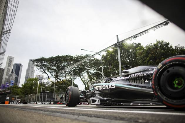 F1 - SINGAPORE GRAND PRIX 2025 63 RUSSELL George (gbr), Mercedes AMG F1 Team W16, action during the 2025 Formula 1 Singapore Grand Prix, 18th round of the 2025 FIA Formula One World Championship, WM, Weltmeisterschaft from October 3 to 5, 2025 on the Marina Bay Street Circuit, in Singapore - SingaporeSingapore Copyright: xXavixBonillax