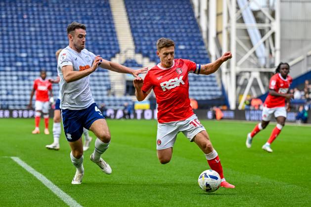 Sky Bet Championship Preston North End v Charlton Athletic Greg Docherty of Charlton Athletic and Ben Whiteman of Preston North End challenge on the edge of the Preston area during the Sky Bet Championship match Preston North End vs Charlton Athletic at Deepdale, Preston, United Kingdom, 4th October 2025 (Photo by Adam Gee News Images) Preston Deepdale Lancashire United Kingdom Copyright: xAdamxGee NewsxImagesx