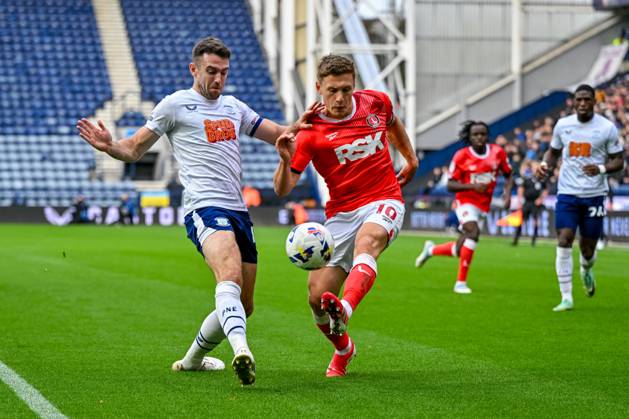 Sky Bet Championship Preston North End v Charlton Athletic Greg Docherty of Charlton Athletic attempts to cross under pressure from Ben Whiteman of Preston North End during the Sky Bet Championship match Preston North End vs Charlton Athletic at Deepdale, Preston, United Kingdom, 4th October 2025 (Photo by Adam Gee News Images) Preston Deepdale Lancashire United Kingdom Copyright: xAdamxGee NewsxImagesx