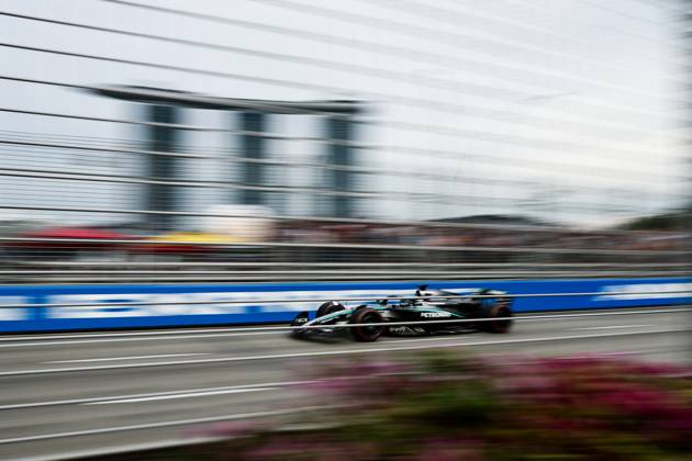 F1 - SINGAPORE GRAND PRIX 2025 63 RUSSELL George (gbr), Mercedes AMG F1 Team W16, action during the 2025 Formula 1 Singapore Grand Prix, 18th round of the 2025 FIA Formula One World Championship, WM, Weltmeisterschaft from October 3 to 5, 2025 on the Marina Bay Street Circuit, in Singapore - SingaporeSingapore Copyright: xEricxAlonsox