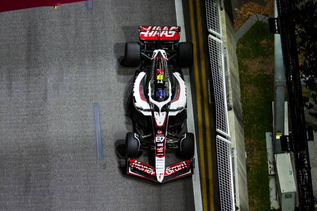 F1 - SINGAPORE GRAND PRIX 2025 87 BEARMAN Ollie Oliver (gbr), Haas F1 Team VF-25 Ferrari, action during the 2025 Formula 1 Singapore Grand Prix, 18th round of the 2025 FIA Formula One World Championship, WM, Weltmeisterschaft from October 3 to 5, 2025 on the Marina Bay Street Circuit, in Singapore - SingaporeSingapore Copyright: xFLORENTxGOODENx