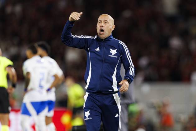 Rio de Janeiro, Brazil October 02 Cruzeiro Head Coach Leonardo Jardim reacts during the Brasileirao Betano 2025 match between Flamengo and Cruzeiro at Estadio do Maracana on October 02, 2025 in Rio de Janeiro, Brazil Photo by Daniel Castelo Branco Eurasia Sport Images Rio de Janeiro Estadio do Maracana Rio de Janeiro Brazil Copyright: x x2025xEurasiaxSportxImagesx jp-en-EuSpIm-DCB_Flamengo_Cruzeiro_03Oct2025_BRA082