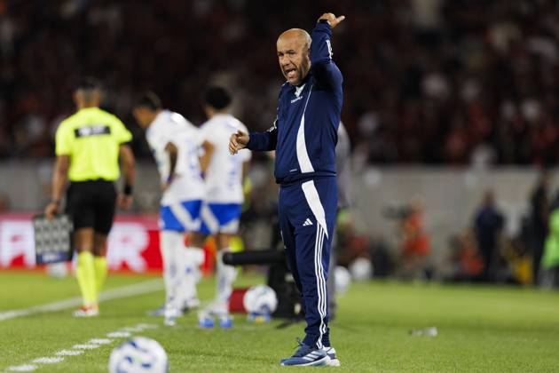 Rio de Janeiro, Brazil October 02 Cruzeiro Head Coach Leonardo Jardim gestures during the Brasileirao Betano 2025 match between Flamengo and Cruzeiro at Estadio do Maracana on October 02, 2025 in Rio de Janeiro, Brazil Photo by Daniel Castelo Branco Eurasia Sport Images Rio de Janeiro Estadio do Maracana Rio de Janeiro Brazil Copyright: x x2025xEurasiaxSportxImagesx jp-en-EuSpIm-DCB_Flamengo_Cruzeiro_03Oct2025_BRA083