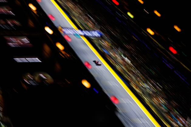 October 4, 2025, Singapore, Singapore: Charles Leclerc of Monaco drives the (16) Scuderia Ferrari HP SF-25 during qualifying ahead of the F1 Grand Prix of Singapore at the Marina Bay Street Circuit. Singapore Singapore - ZUMAs197 20251004_aaa_s197_324 Copyright: xGeorgexHitchensx