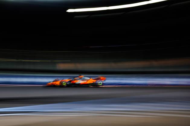 October 4, 2025, Singapore, Singapore: Oscar Piastri of Australia drives the (81) McLaren Formula 1 Team MCL39 during qualifying ahead of the F1 Grand Prix of Singapore at the Marina Bay Street Circuit. Singapore Singapore - ZUMAs197 20251004_aaa_s197_343 Copyright: xGeorgexHitchensx