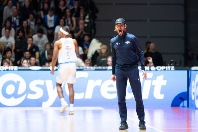 easycredit BBL Basketball Bundesliga 2025 2026 3 Matchday 05 10 2025 Science City Jena vs ALBA Berlin Coach Björn Harmsen Jena angry on the sideline Sparkassen Arena