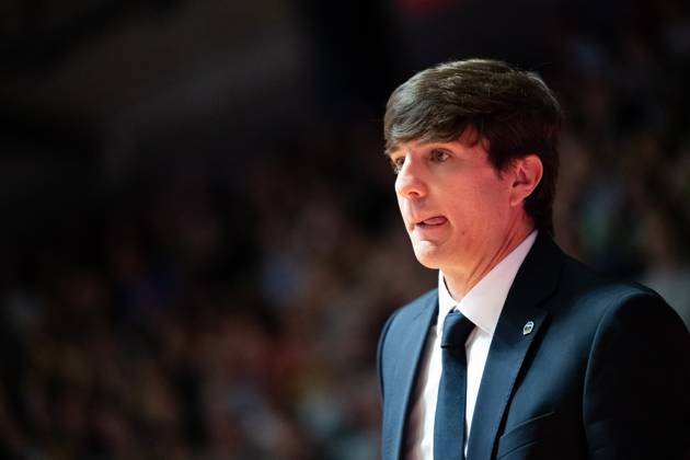 easycredit BBL Basketball Bundesliga 2025 2026 3 Matchday 05 10 2025 Science City Jena vs ALBA Berlin Coach Pedro Calles ALBA follows the game with high concentration, tongue out Sparkassen Arena