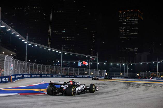 F1 - SINGAPORE GRAND PRIX 2025 87 BEARMAN Ollie Oliver (gbr), Haas F1 Team VF-25 Ferrari, action during the 2025 Formula 1 Singapore Grand Prix, 18th round of the 2025 FIA Formula One World Championship, WM, Weltmeisterschaft from October 3 to 5, 2025 on the Marina Bay Street Circuit, in Singapore - SingaporeSingapore Copyright: xEricxAlonsox