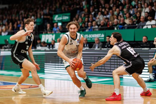 Marco Hollersbacher Gladiators Trier in a duel with Patrick Heckmann BMA365 Bamberg Baskets and Adrian Petkovic BMA365 Bamberg Baskets , Vet Concept Gladiators Trier vs BMA365 Bamberg Baskets, Basketball, easyCredit BBL, Matchday 3, Season 2025 2026, 05 10 2025 Vet Concept Gladiators Trier vs BMA365 Bamberg Baskets, Basketball, easyCredit BBL, Matchday 3, Season 2025 2026, 05 10 2025 Copyright: xEibner-Pressefoto AlexanderxNeisx EP_ANS