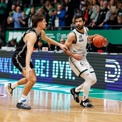 Behnam Yakhchali Gladiators Trier in a duel with Zachary Ensinger BMA365 Bamberg Baskets , Vet Concept Gladiators Trier vs BMA365 Bamberg Baskets, Basketball, easyCredit BBL, Matchday 3, Season 2025 2026, 05 10 2025 Vet Concept Gladiators Trier vs BMA365 Bamberg Baskets, Basketball, easyCredit BBL, Matchday 3, Season 2025 2026, 05 10 2025 Copyright: xEibner-Pressefoto AlexanderxNeisx EP_ANS