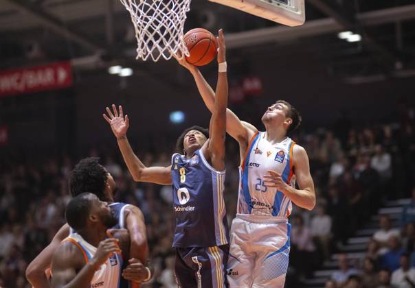 BASKETBALL EASYCREDIT BBL 3 GAME DAY SCIENCE CITY JENA ALBA BERLIN FOR EDITORIAL PURPOSES ONLY p 05 10 2025 Jena Basketball easyCredit BBL 1 Basketball Bundesliga Saison 2025 2026 3 Spieltag Sparkassen Arena Science City Jena ALBA Berlin im Foto Lorenz Bank 25 Science City Jena in a duel with Rejean Ellis 8 ALBA BERLIN Germany Thueringen Jena Copyright SaschaxFromm Copyright: SaschaxFromm doc82p1xvafr5xqnxftb1x ,EDITORIAL USE ONLY Copyright: SaschaxFromm