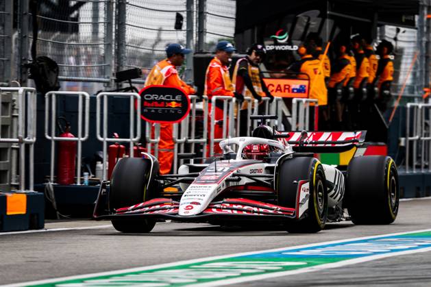 October 4, 2025, Singapore, Singapore: Esteban Ocon of France and MoneyGram Haas F1 Team during Free Practice 3 Formula One Singapore Grand Prix. Singapore Singapore - ZUMAs197 20251004_aaa_s197_1224 Copyright: xJayxHiranox