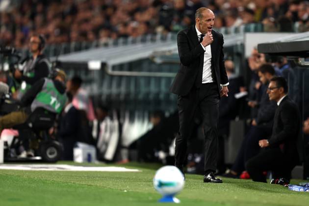 Juventus Fc - Ac Milan Massimiliano Allegri, head coach of Ac Milan gestures during the Serie A match beetween Juventus Fc and Ac Milan at Allianz Stadium on October 5, 2025 in Turin, Italy . Torino Allianz Stadium Italy Copyright: xMarcoxCanonierox