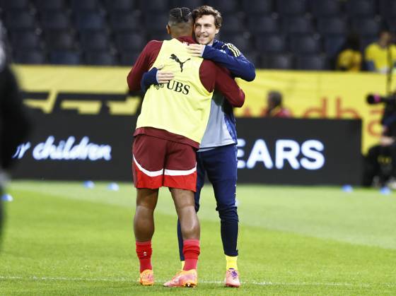 STOCKHOLM, SWEDEN 20251010 Swedens Victor Nilsson Lindelöf and Switzerlands Manuel Akanji hug each other before Fridays World Cup qualifying soccer match between Sweden and Switzerland at Strawberry arena, October 10, 2025 in Stockholm, Sweden STOCKHOLM SWEDEN x60160x  Copyright: xStefanxJerrevang TTx VM-KVAL SVERIGE-SCHWEIZ