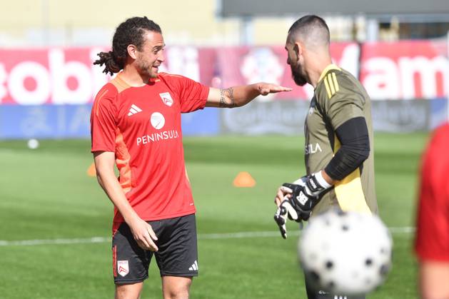 Football, Gibraltar national team, training and press conference