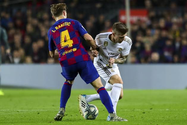 FC Barcelona, Barca v Real Madrid: La Liga BARCELONA, SPAIN - DEC 18: Barcelona s Croatian midfielder Ivan Rakitic (L) vies with Real Madrid s Uruguayan defender Federico Valverde (R) during Spanish El Clasico football match between FC Barcelona and Real Madrid at the Camp Nou stadium in Barcelona on December 18, 2019. Spain World. Editorial use only. Please get in touch for any other usage.  Copyright: x2025xAnadoluxADRIAxPUIGx