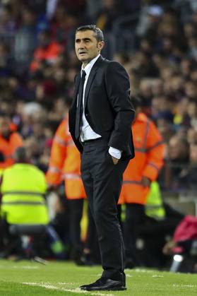 FC Barcelona, Barca v Real Madrid: La Liga BARCELONA, SPAIN - DEC 18: Barcelona s coach Ernesto Valverde looks on during Spanish El Clasico football match between FC Barcelona and Real Madrid at the Camp Nou stadium in Barcelona on December 18, 2019. Spain World. Editorial use only. Please get in touch for any other usage.  Copyright: x2025xAnadoluxADRIAxPUIGx