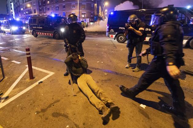 FC Barcelona, Barca v Real Madrid: La Liga BARCELONA, SPAIN - DECEMBER 18: Catalan regional police Mossos D Esquadra officers clash with demonstrators during a protest called by Catalan separatist movement Democratic Tsunami outside the Camp Nou stadium in Barcelona on December 18, 2019, during the El Clasico Spanish League football match between Barcelona FC and Real Madrid CF. Catalonia Spain. Editorial use only. Please get in touch for any other usage.  Copyright: x2025xAnadoluxAdriaxPuigx