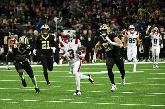 New England Patriots wide receiver Demario Douglas (3) runs with the football on a reception during the first half of an NFL, American Football Herren, USA football game against the New Orleans Saints at Caesar s Superdome in New Orleans, La., on Sunday, October 12, 2025. NOP20251012106 PaulxKieu