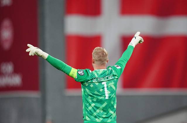 October 12 2025: Kasper Schmeichel of Denmark gestures during a World Cup Qualification game, Denmark v Greece, at Parken, Copenhagen, Denmark. Kim Price CSM Copenhagen Denmark - ZUMAc04_ 20251012_zma_c04_565 Copyright: xUlrikxPedersenx