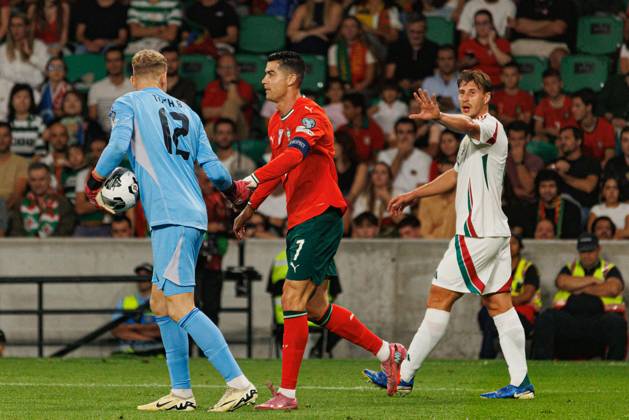 Balazs Toth and Cristiano Ronaldo seen during World Cup 2026 European qualification game between national teams of Portugal and Hungary (Luis Loureiro Ball Raw Images) Lisbon Estadio Jose Alvalade Portugal Copyright: xLuisxLoureirox luisloureiro_portugal_hungary_2526-31