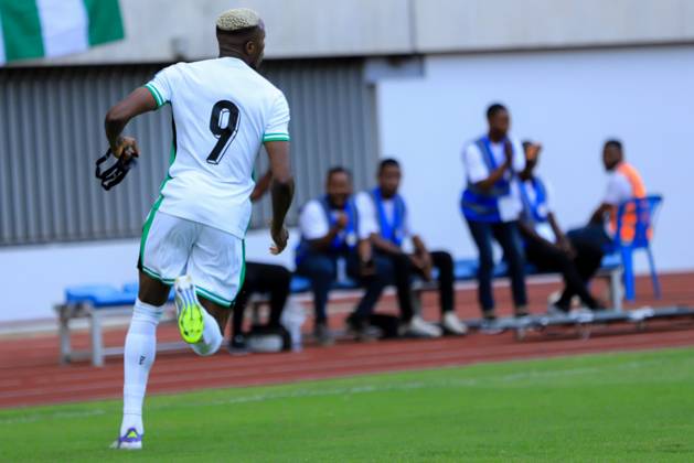 UYO, NIGERIA - OCTOBER 14: Victor Osimhen of Nigeria during the 2026 FIFA World Cup, WM, Weltmeisterschaft, Fussball qualifier match between Super Eagles of Nigeria and Benin Republic at Godwill Akpabio Stadium on October 14, 2025 in Uyo, Nigeria. Photo by Nsidibe Akpan Copyright: xx