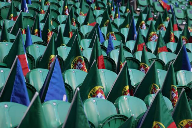 POR: Portugal v Hungary. World Cup Qualifiers match. Portugal flags on the stands during the World Cup Qualifiers match between Portugal and Hungary national teams played at Jose Alvalade Stadium on October 14, 2025 in Lisboa, Portugal. Copyright: xMiguelxMarruffox xPRESSINx MM_251014_POR_HUN_2526_004