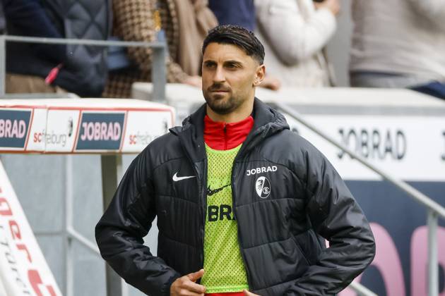 Vincenzo Grifo SC Freiburg, 32 before kick-off , Germany, Soccer, 1 Bundesliga, Matchday 7, 2025 2026, SC Freiburg vs Eintracht Frankfurt, 19 10 2025, Europa Park Stadion, Freiburg im Breisgau, Germany Freiburg im Breisgau Europa Park Stadion Baden Württemberg Germany Copyright: xGrantxHubbsx
