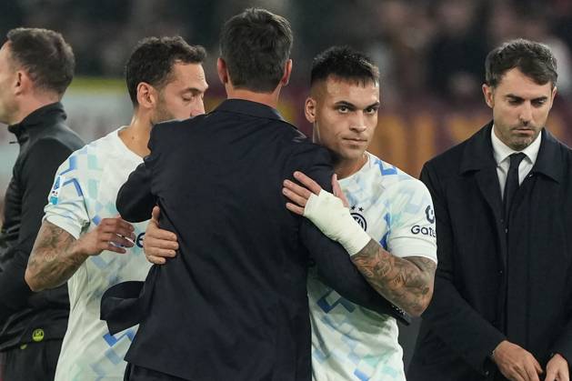 Cristian Chivu, head coach of FC Internazionale, and Lautaro Martinez of FC Internazionale during the Serie A 2025 2026 football match between AS Roma and FC Internazionale at Stadio Olimpico in Rome (Italy), October 18, 2025. antoniettaxbaldassarre