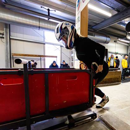 18 10 2025, GER, Bobsleigh, Season 25 26, Women, Central performance test in bobsleigh push test Traditionally, the best German bobsleigh pilots and their pushers met in Oberhof for a test of strength 98559 Oberhof LOTTO Thüringen EISARENA Oberho Thüringen Germany