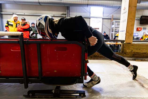 18 10 2025, GER, Bobsleigh, Season 25 26, Women, Central performance test in bobsleigh push test Traditionally, the best German bobsleigh pilots and their pushers met in Oberhof for a test of strength 98559 Oberhof LOTTO Thüringen EISARENA Oberho Thüringen Germany