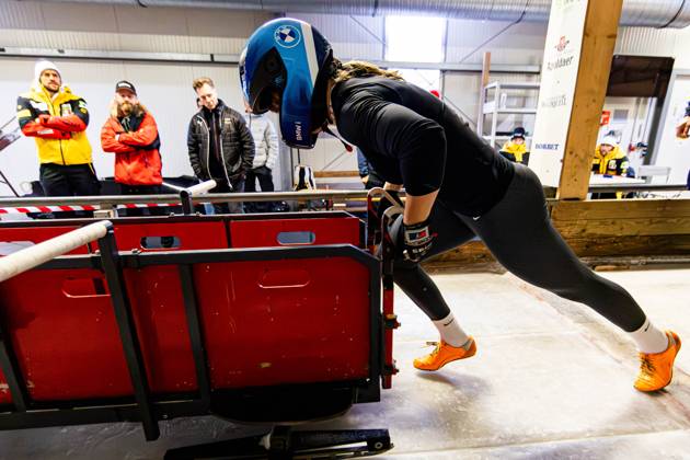 18 10 2025, GER, Bobsleigh, Season 25 26, Women, Central performance test in bobsleigh push test Sydney Hollering Traditionally, the best German bobsleigh pilots and their pushers met in Oberhof for a test of strength 98559 Oberhof LOTTO Thüringen EISARENA Oberho Thüringen Germany