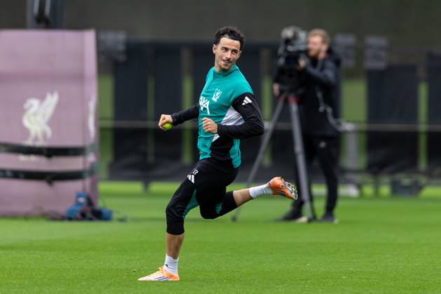 Football - UEFA Champions League - Eintracht Frankfurt v Liverpool FC LIVERPOOL, ENGLAND - Tuesday, October 21, 2025: Liverpool s Curtis Jones during a training session at the AXA Training Centre ahead of the UEFA Champions League match between Eintracht Frankfurt and Liverpool FC. (Photo by Jessica Hornby Propaganda) Copyright: xDavidxRawcliffex P2025-10-21-LFC-Training-Frankfurt-14
