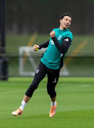 Football - UEFA Champions League - Eintracht Frankfurt v Liverpool FC LIVERPOOL, ENGLAND - Tuesday, October 21, 2025: Liverpool s Curtis Jones during a training session at the AXA Training Centre ahead of the UEFA Champions League match between Eintracht Frankfurt and Liverpool FC. (Photo by Jessica Hornby Propaganda) Copyright: xDavidxRawcliffex P2025-10-21-LFC-Training-Frankfurt-17