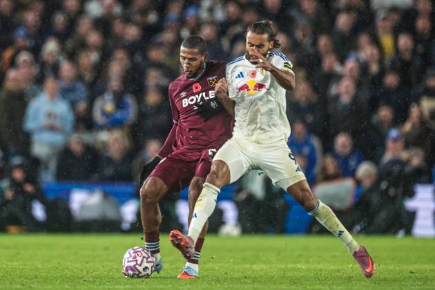 Premier League Leeds United v West Ham United Jean-Clair Todibo of West Ham United and Dominic Calvert-Lewin of Leeds United battle for the ball during the Premier League match Leeds United vs West Ham United at Elland Road, Leeds, United Kingdom, 24th October 2025 (Photo by Mark Cosgrove News Images) Leeds Elland Road West Yorkshire United Kingdom Copyright: xMarkxCosgrove NewsxImagesx