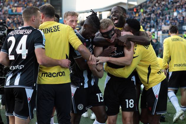 Udinese™s Adam Buksa celebrates after scoring the 3-1 goal for his team during the Serie A soccer match between Udinese and Lecce at the Bluenergy Stadium in Udine, north east Italy - Saturday, October 25,2026 - soccer Copyright: xAndreaxBressanutti LaPressex