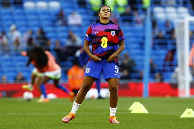 England v Brazil, Manchester, UK - 25 October 2025 Jess Carter of England warms up before kick off in the Women™s International Friendly, Länderspiel, Nationalmannschaft match between England and Brazil at The Etihad Stadium on 25 October 2025 in Manchester, England (Photo by Steve Taylor PPAUK) Manchester The Etihad Stadium Greater Manchester England Copyright: xStevexTaylor PPAUKx PPA-225664