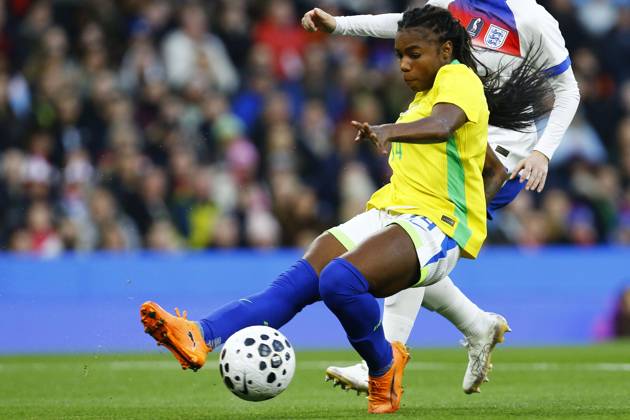 England v Brazil, Manchester, UK - 25 October 2025 Ludmila of Brazil shoots wide during the Women™s International Friendly, Länderspiel, Nationalmannschaft match between England and Brazil at The Etihad Stadium on 25 October 2025 in Manchester, England (Photo by Steve Taylor PPAUK) Manchester The Etihad Stadium Greater Manchester England Copyright: xStevexTaylor PPAUKx PPA-225700