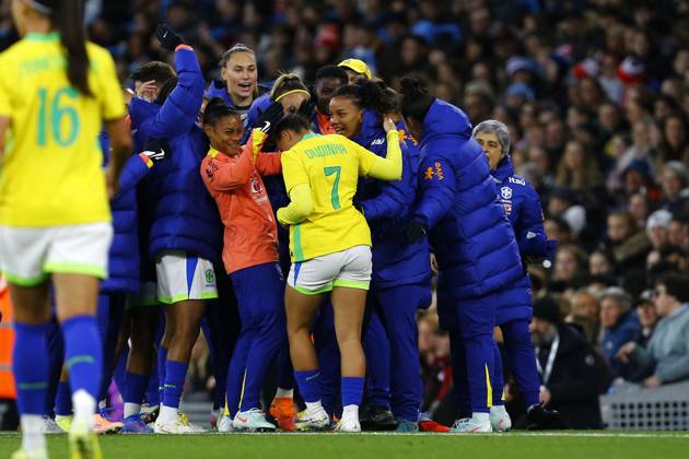 England v Brazil, Manchester, UK - 25 October 2025 Goal celebrations for Dudinha of Brazil during the Women™s International Friendly, Länderspiel, Nationalmannschaft match between England and Brazil at The Etihad Stadium on 25 October 2025 in Manchester, England (Photo by Steve Taylor PPAUK) Manchester The Etihad Stadium Greater Manchester England Copyright: xStevexTaylor PPAUKx PPA-225706