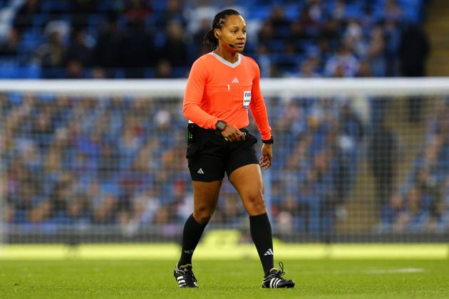 England v Brazil, Manchester, UK - 25 October 2025 referee Natalie Simon during the Women™s International Friendly, Länderspiel, Nationalmannschaft match between England and Brazil at The Etihad Stadium on 25 October 2025 in Manchester, England (Photo by Steve Taylor PPAUK) Manchester The Etihad Stadium Greater Manchester England Copyright: xStevexTaylor PPAUKx PPA-225709