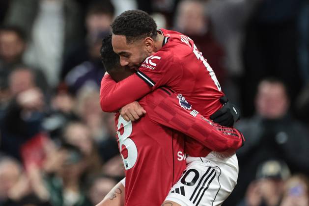Premier League Manchester United, ManU v Brighton and Hove Albion Matheus Cunha of Manchester United celebrates his goal to make it 1-0 with team mates during the Premier League match Manchester United vs Brighton and Hove Albion at Old Trafford, Manchester, United Kingdom, 25th October 2025 (Photo by Mark Cosgrove News Images) Manchester Old Trafford Greater Manchester United Kingdom Copyright: xMarkxCosgrove NewsxImagesx