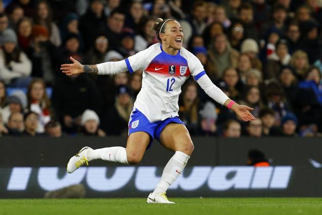 England v Brazil, Manchester, UK - 25 October 2025 Lucy Bronze of England appeals to referee Natalie Simon during the Women™s International Friendly, Länderspiel, Nationalmannschaft match between England and Brazil at The Etihad Stadium on 25 October 2025 in Manchester, England (Photo by Steve Taylor PPAUK) Manchester The Etihad Stadium Greater Manchester England Copyright: xStevexTaylor PPAUKx PPA-225733