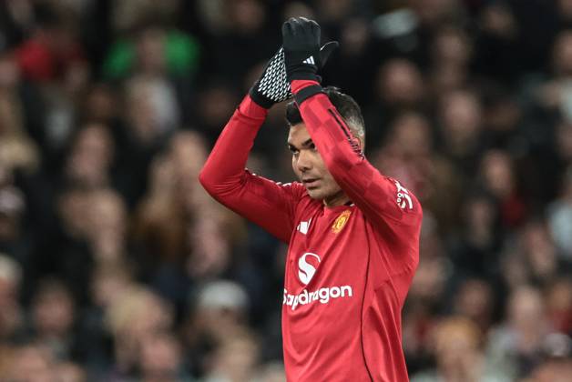 Premier League Manchester United, ManU v Brighton and Hove Albion Casemiro of Manchester United applauds the fans as he™s substituted during the Premier League match Manchester United vs Brighton and Hove Albion at Old Trafford, Manchester, United Kingdom, 25th October 2025 (Photo by Mark Cosgrove News Images) Manchester Old Trafford Greater Manchester United Kingdom Copyright: xMarkxCosgrove NewsxImagesx