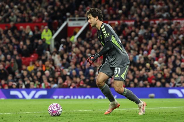 Premier League Manchester United, ManU v Brighton and Hove Albion Manchester United goalkeeper Senne Lammens in action during the Premier League match Manchester United vs Brighton and Hove Albion at Old Trafford, Manchester, United Kingdom, 25th October 2025 (Photo by Mark Cosgrove News Images) Manchester Old Trafford Greater Manchester United Kingdom Copyright: xMarkxCosgrove NewsxImagesx