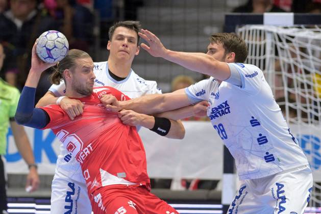 Olle Forsell Schefvert MT Melsungen 25 on the ball , Frederik Simak TBV Lemgo Lippe 8 L , Hendrik Wagner TBV Lemgo Lippe 28 R , GER, MT Melsungen TBV Lemgo Lippe, Handball, 1 Bundesliga, 10 Matchday, Season 2025 2026, 25 10 2025, GER, MT Melsungen TBV Lemgo Lippe, Handball, 1 Bundesliga, 10 Matchday, Season 2025 2026, 25 10 2025 Kassel Copyright: xEibner-Pressefotox xRolandxSippelx EP_RSL