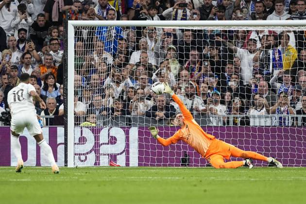 October 26, 2025, Madrid, Madrid, Spain: Wojciech Szczesny of FC Barcelona, Barca in action during the Spanish League, LaLiga EA Sports, football match played between Real Madrid C.F. and FC Barcelona at Santiago Bernabeu stadium on October 26, 2025, in Madrid, Spain. Madrid Spain - ZUMAa181 20251026_zaa_a181_165 Copyright: xOscarxJ.xBarrosox