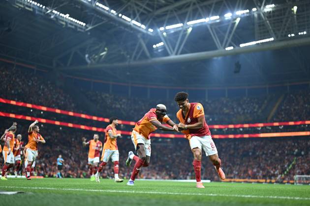 Galatasaray v Goztepe - Turkish Super Lig ISTANBUL, TURKIYE - OCTOBER 26: Gabriel Sara (8) of Galatasaray celebrates a score during the Turkish Super Lig week 10 football match between Galatasaray and Goztepe at RAMS Park Stadium in Istanbul, Turkiye on October 26, 2025. Abdulhamid Hosbas Anadolu Istanbul Turkey. Editorial use only. Please get in touch for any other usage. Copyright: x2025xAnadoluxAbdulhamidxHosbasx