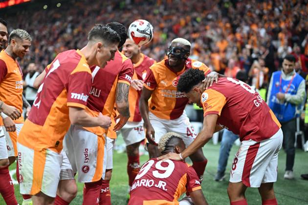Galatasaray v Goztepe - Turkish Super Lig ISTANBUL, TURKIYE - OCTOBER 26: Gabriel Sara (8) of Galatasaray celebrates a score during the Turkish Super Lig week 10 football match between Galatasaray and Goztepe at RAMS Park Stadium in Istanbul, Turkiye on October 26, 2025. Abdulhamid Hosbas Anadolu Istanbul Turkey. Editorial use only. Please get in touch for any other usage. Copyright: x2025xAnadoluxAbdulhamidxHosbasx